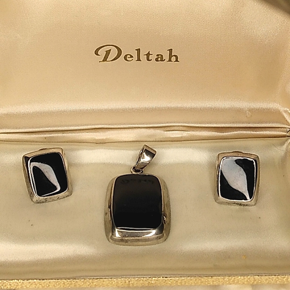 Deltah Vintage Pendant and matching Earrings